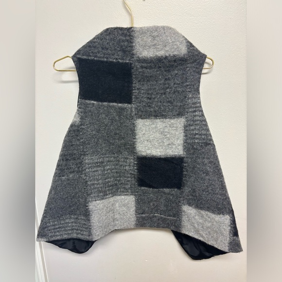 Vest - Picture 2 of 2